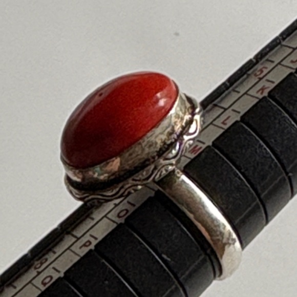 Elegant Red Stone Silver Ring - Picture 6 of 8